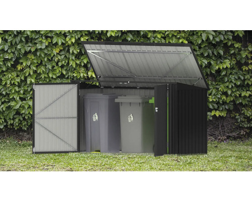 Mülltonnenbox mit zwei Mülltonnen im Garten