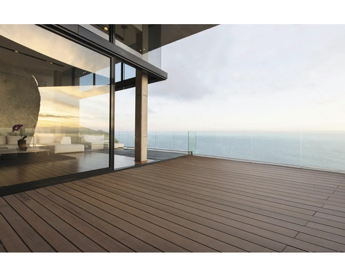 Terrasse mit Holzboden und Meerblick