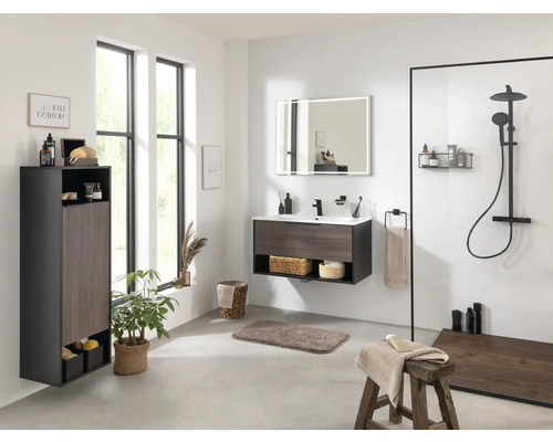 Modernes Badezimmer mit Waschtischunterschrank, Spiegelschrank, Hochschrank und Dusche