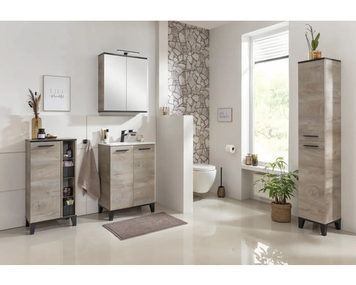 Modernes Badezimmer mit Waschtisch, Spiegelschrank und Hochschrank in Holzoptik