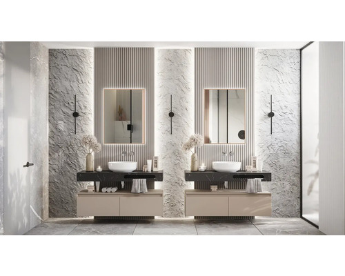 Salle de bain avec deux lavabos, miroirs et appliques murales.