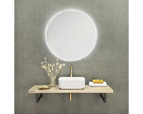 Modernes Badezimmer mit rundem Spiegel, Aufsatzwaschbecken und Holzregal