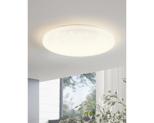 Plafonnier LED blanc dans le salon