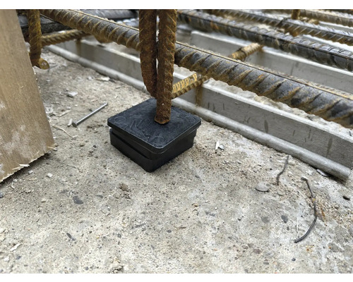 Bewehrungsabstandhalter aus Kunststoff unter Baustahlmatten