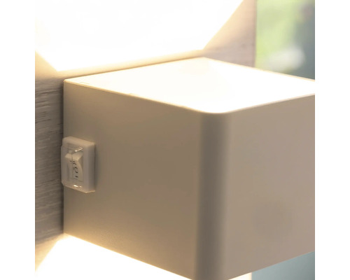 Quadratische Wandleuchte mit Schalter