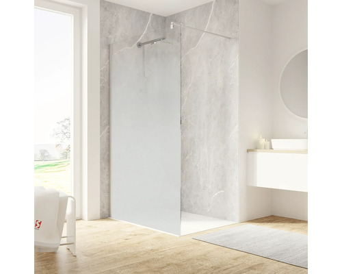 Badezimmer mit Duschabtrennung aus Glas und moderner Einrichtung.