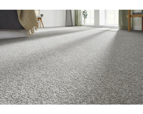 Moquette grise dans une chambre claire
