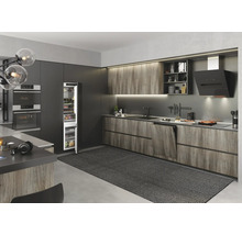 Cuisine moderne avec appareils intégrés et aspect bois
