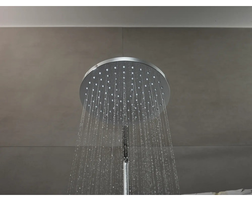 Funktionierende Kopfbrause im Badezimmer