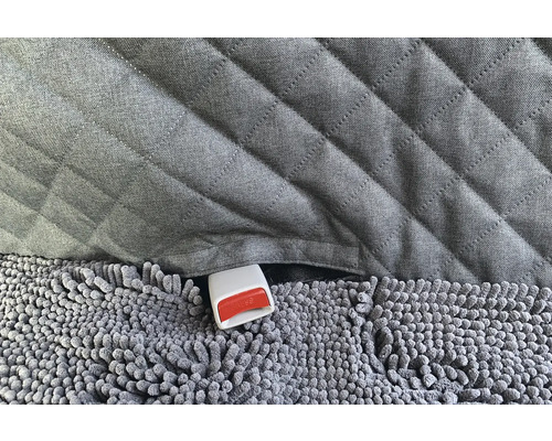 Autodecke mit Sicherheitsgurt und Teppich