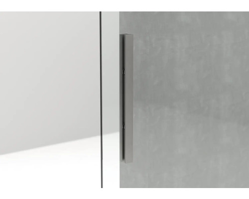 Detailaufnahme einer Duschkabine mit Beschlägen