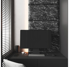 Arbeitszimmer mit Schreibtisch, Computer und Wandpaneelen in Marmoroptik