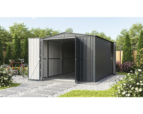 Abri de jardin métallique avec portes ouvertes dans le jardin