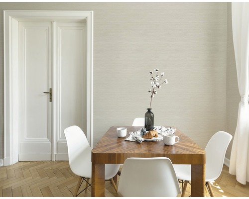 Helle Wohnraum Tapete mit Esstisch und Stühlen