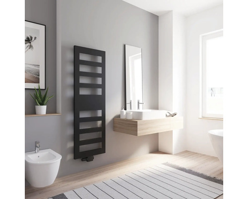 Radiateur design SCHULTE Münster 1543 x 505 mm noir mat avec raccordement au centre Salle de bains avec radiateur sèche-serviettes noir, lavabo, miroir et bidet
