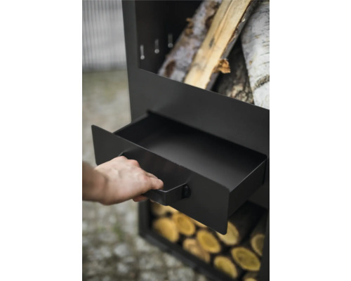 Vue détaillée d''un range-bûches en métal avec un tiroir sorti
