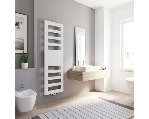 Radiateur design SCHULTE Münster 1703 x 505 mm blanc avec raccordement au centre Salle de bains avec sèche-serviettes, lavabo, miroir et bidet
