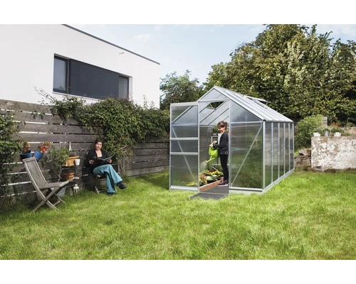 Serre de jardin avec femme et enfant