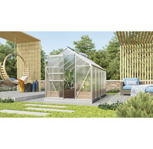 Gewächshaus im Garten mit Hängesessel und Sitzgruppe