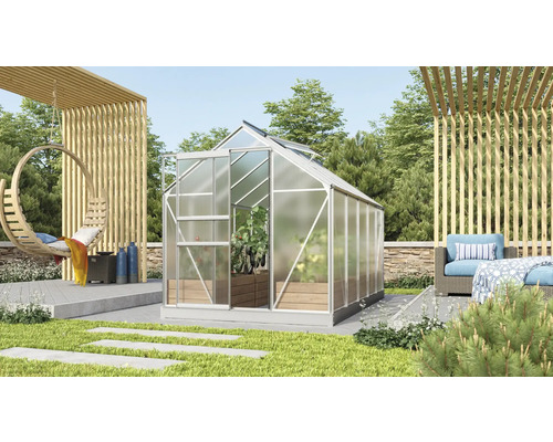 Serre de jardin avec fauteuil suspendu et coin salon