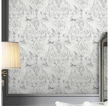 Tapete mit Vogel- und Blumenmuster an der Wand