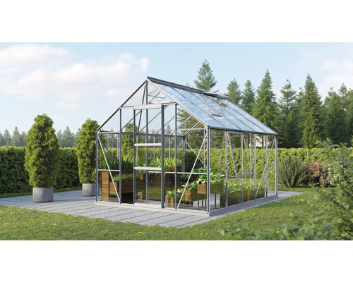 Gewächshaus mit Pflanzen im Garten