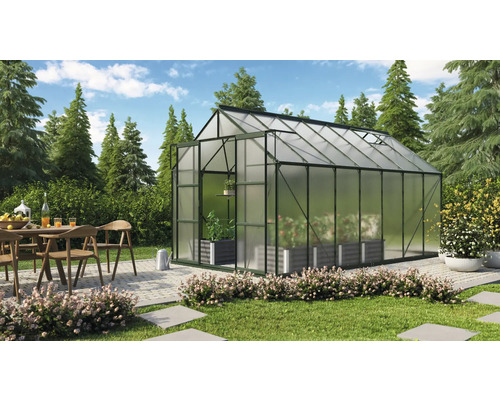 Gewächshaus im Garten mit Tisch und Stühlen