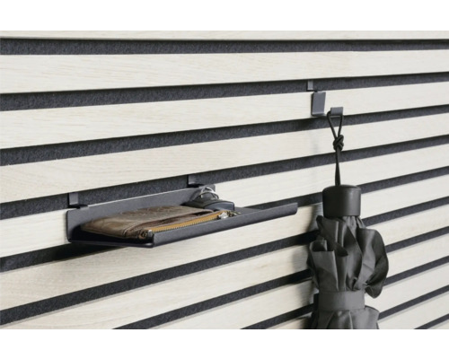 Panneau mural avec étagère, clés, porte-monnaie et parapluie