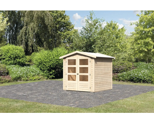 Gartenszene mit Gerätehaus aus Holz mit Doppeltür