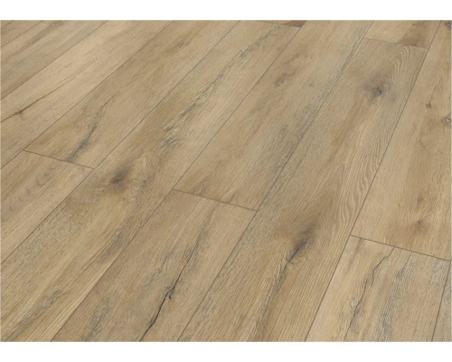 Sol stratifié posé avec aspect bois.