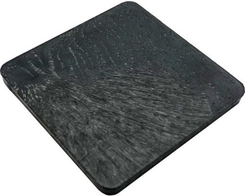 Quadratischer Untersetzer aus Holz