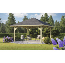 Holzpavillon mit Dach und Sitzbereich im Garten