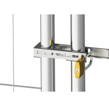 Serrure de barrière de chantier montée de façon imperdable à la barrière de chantier grâce au rail de guidage