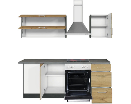 Küchenzeile mit Hängeschränken, Dunstabzugshaube, Spüle, Kochfeld und Backofen