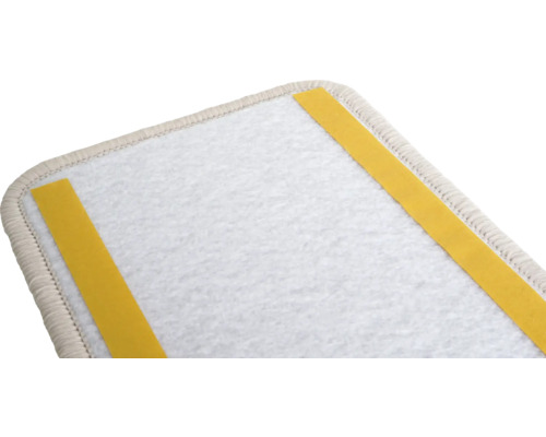 Marche d''escalier avec bandes adhésives