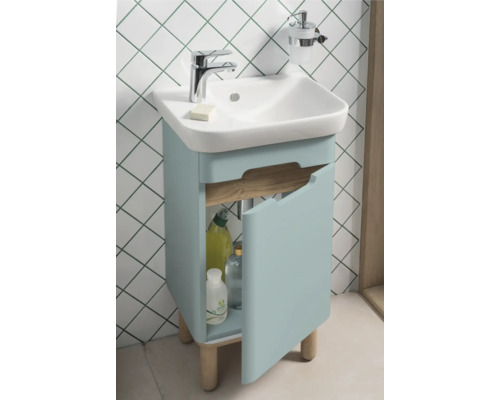 Vasque avec meuble bas ouvert pour ranger les articles de salle de bain