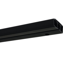 Baguette alvéolaire en plastique noir avec trous de fixation.