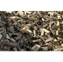 Stapel aus trockenem Brennholz