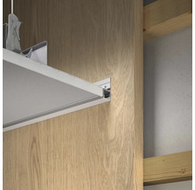 Détail d''un faux plafond avec profilés et matériel de fixation