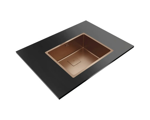 Spüle aus Metall auf einer Arbeitsplatte