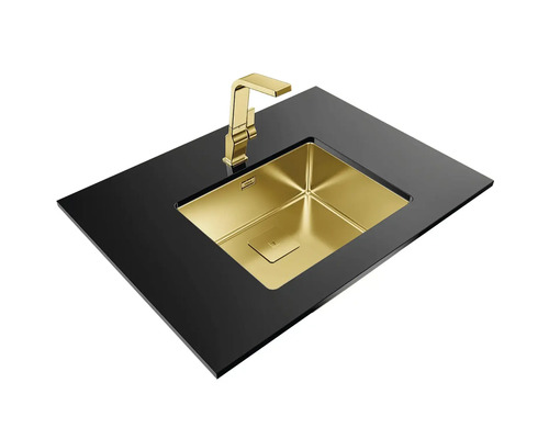 Spültischarmatur und Spüle in einer Küchenarbeitsplatte