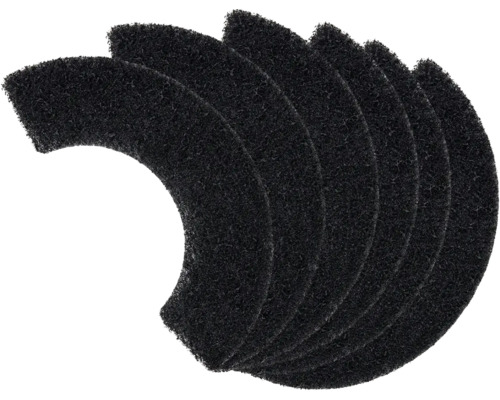 Plusieurs tapis de filtre de bassin noirs en forme de croissant