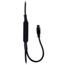 Schwarzes Stromkabel mit Stecker