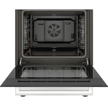 Vue intérieure d''un four encastrable ouvert avec ventilateur