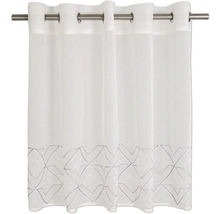 Rideau blanc semi-transparent à œillets avec motif géométrique sur le bord inférieur sur une tringle à rideaux.