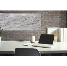 Bureau avec bureau, tablette, tasse et panneau chauffant