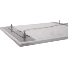 Coupe-polystyrène avec fil chauffant et éléments métalliques