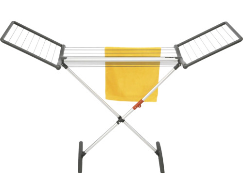 Wäscheständer mit einem gelben Tuch