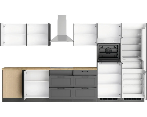 Küchenzeile mit Hängeschränken, Dunstabzugshaube, Einbaubackofen, Schubladenunterschränken und Kühlschrank