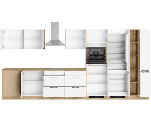 Moderne Küche mit weißen Schränken, Dunstabzugshaube und Einbaugeräten